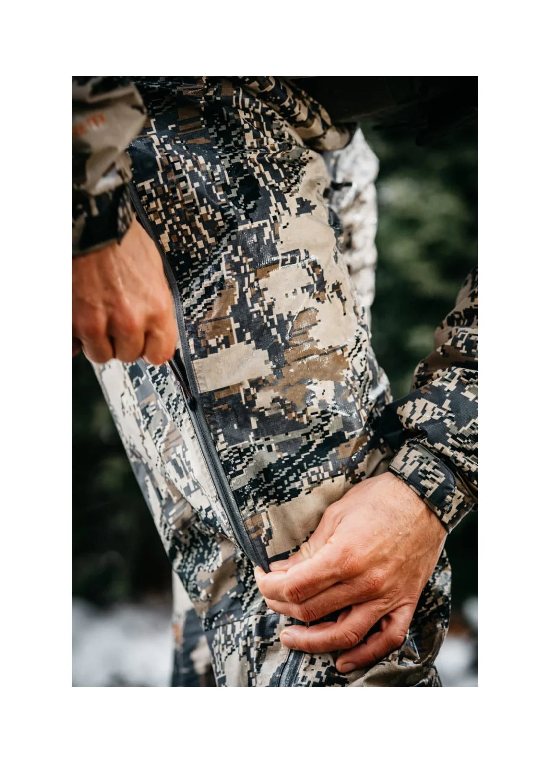 AINFAD Men's Dew Point Rain Pants - Windproof Camouflage Hunting Pants with Silent Waterproof Technology